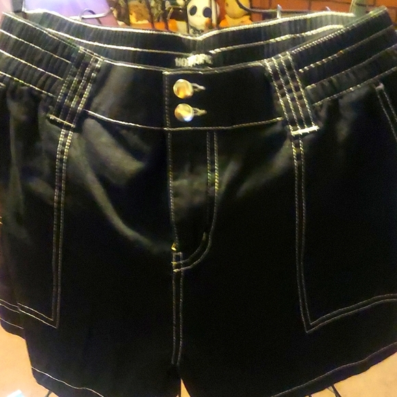 Shorts - Picture 1 of 4